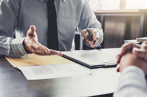 従業員が転勤を拒否する場合、企業はどのように対応することができるか？