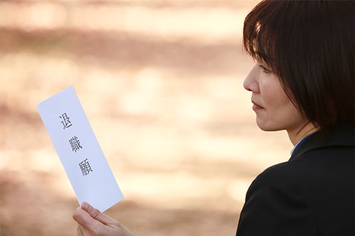 急増するリベンジ退職の実態｜離職・組織崩壊リスクを防ぐ企業防衛策