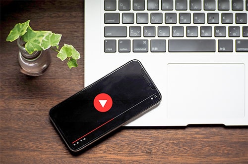 YouTubeで勝手に自社の画像が使われていた！ 著作権侵害の対処法とは