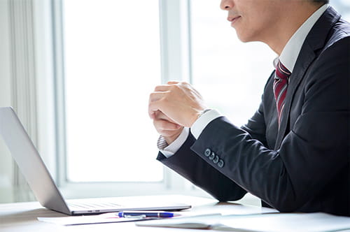 使用人兼務役員とは？ メリット・デメリットやリスクを解説