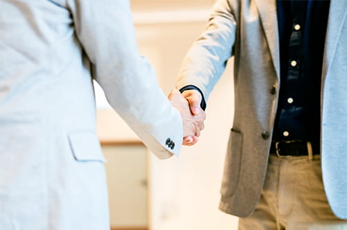 同族会社の株式譲渡｜円滑な事業承継の要点を弁護士が解説