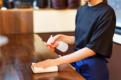 高校生のバイトは何時まで働ける？ 企業が押さえるべき法...
