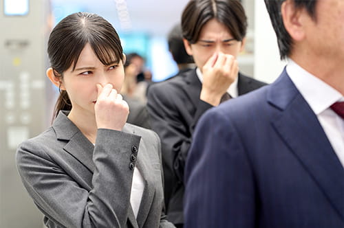 スメハラ社員への効果的な対応｜穏便な解決のポイントとは...